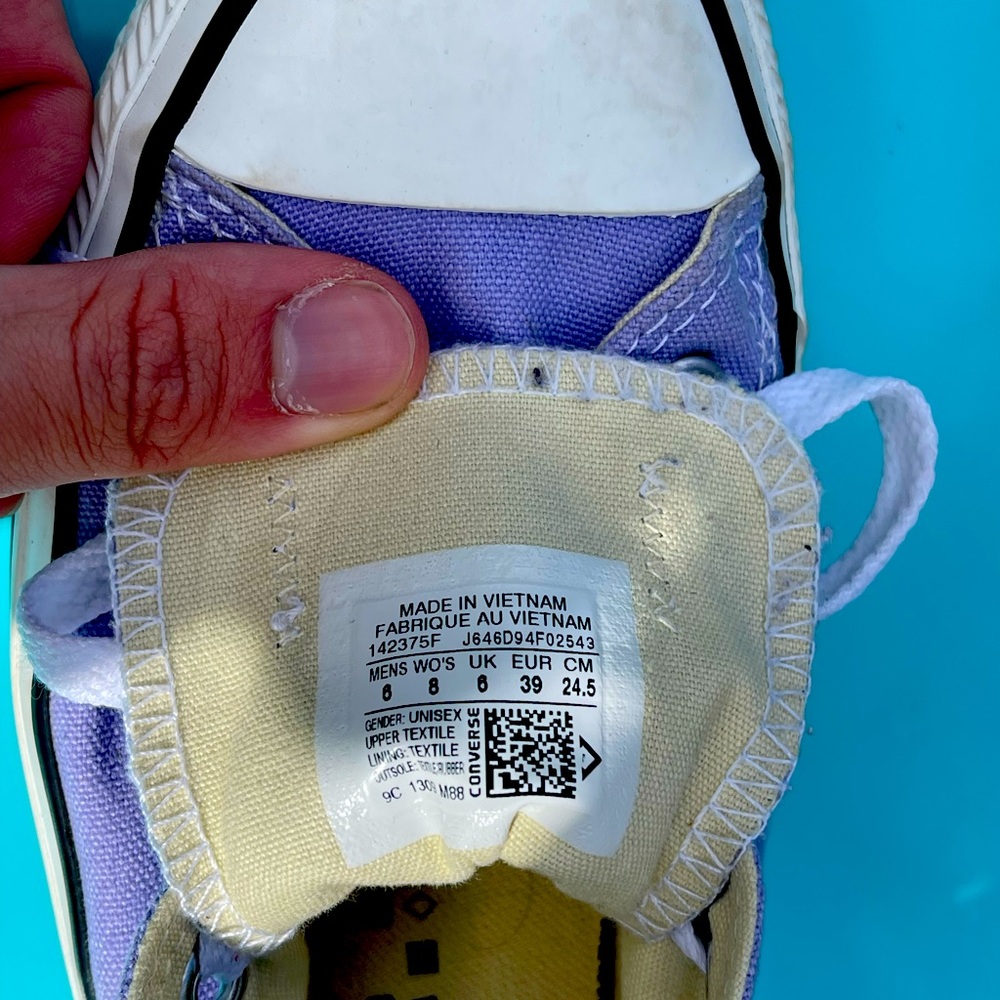 Low Top Converse. Men’s 6/Woman’s 8 decent